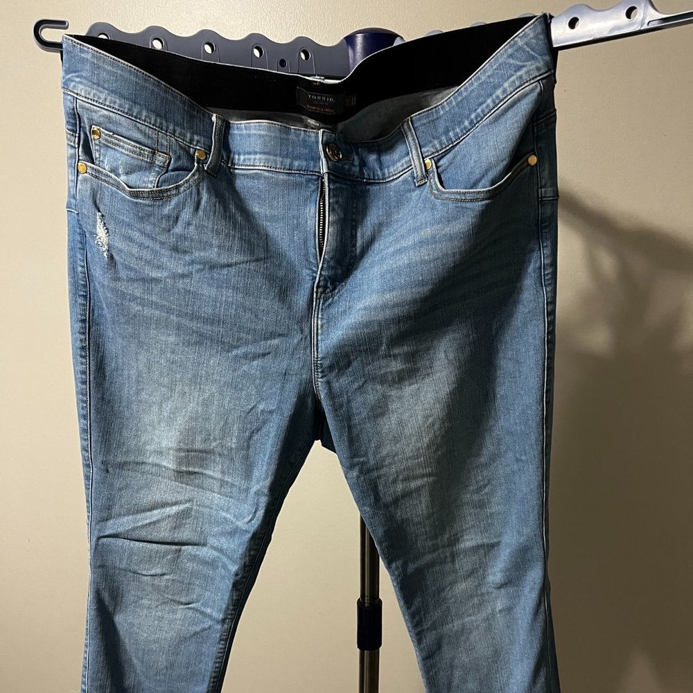 Torrid Bombshell Skinny Jeans size 22R